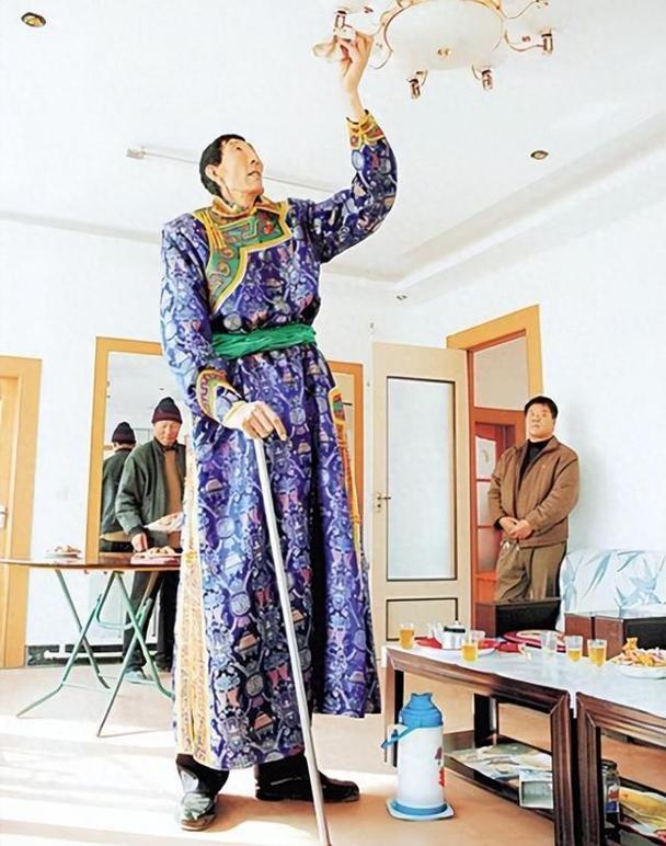 中国第一巨人鲍喜顺：不听医生劝(图10)