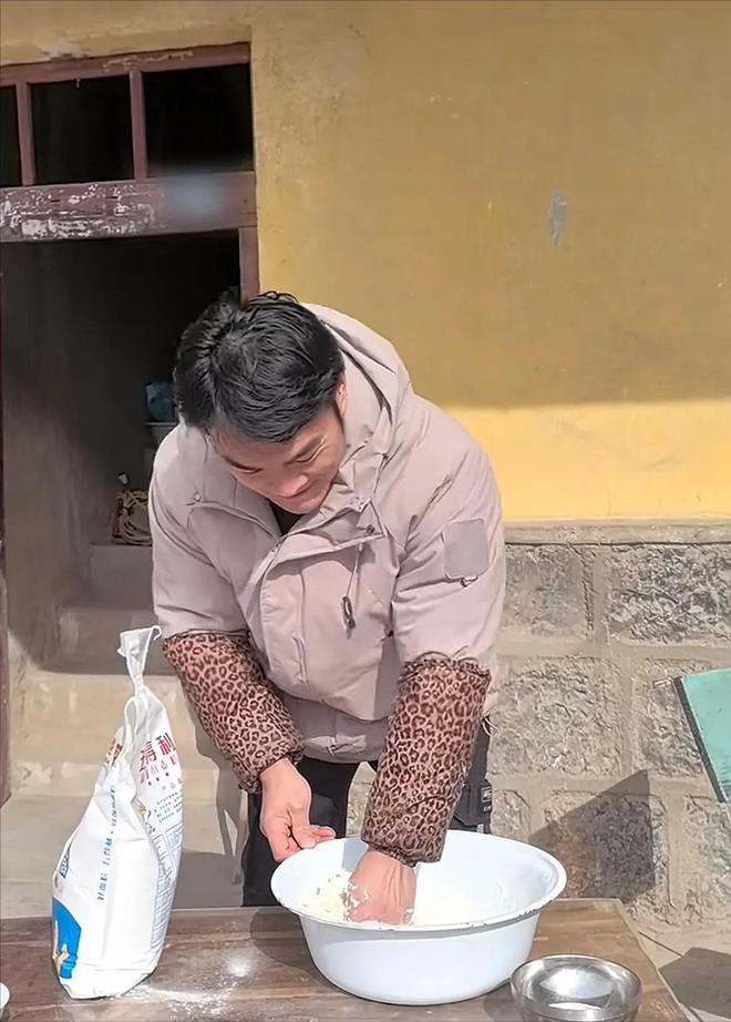千万网红回家过年开10万小车房子破败不堪此前痛快赔偿750万(图10)